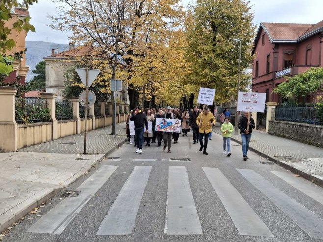 Prosvjetari stupili u generali štrajk, protestna šetnja u Mostaru