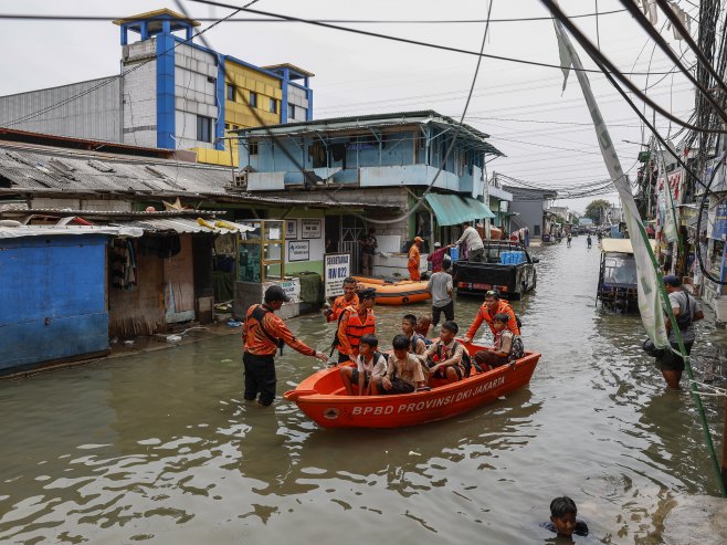 Poplave u Indoneziji (Foto: EPA-EFE/MAST IRHAM) - 