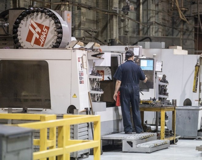 CNC operater (Foto: EPA-EFE/TANNEN MAURY/ilustracija) - 