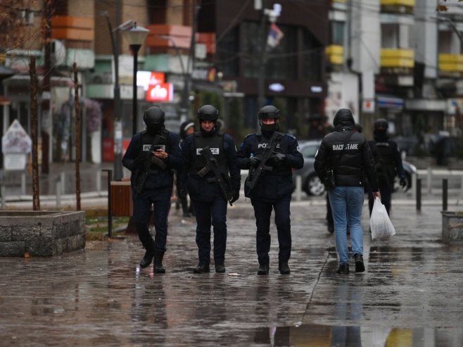 Veliki broj pripadnika tzv. kosovske policije sa dugim cijevima na ulicama sjeverne K. Mitrovice (FOTO/VIDEO)