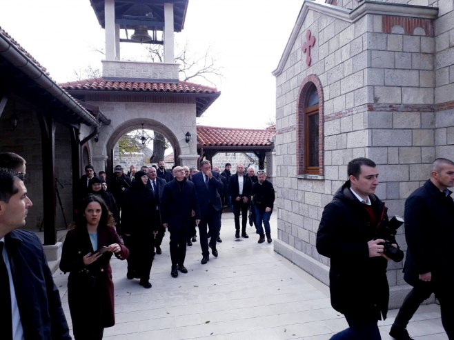 Delegacije Srpske i Srbije u posjeti Duhovnom centru Mrkonjići (FOTO)