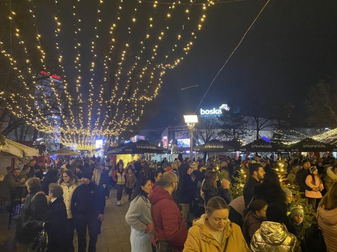 Banjaluka: Otvorena novogodišnja manifestacija Zimzobal (FOTO/VIDEO)