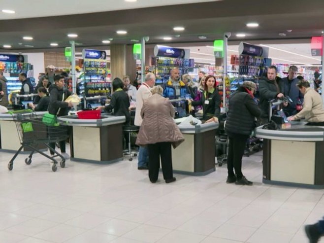 Neradna nedjelja u FBiH napunila tržne centre u Istočnom Sarajevu (VIDEO)