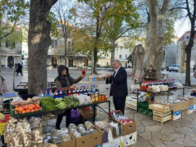 Višković posjetio trebinjsku pijacu (FOTO)