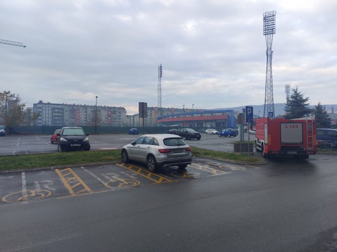 I dalje zatvoren ulaz na parking na Trgu Republike (FOTO)