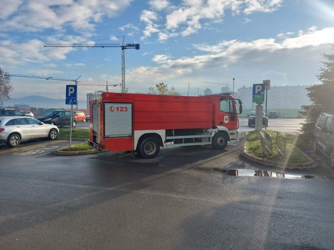 Banjaluka i sinoć u mraku, parking na Trgu Republike blokiran i danas