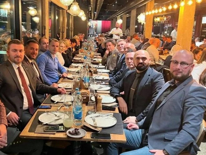 Stanivuković i Isak na iftaru - Foto: Ustupljena fotografija