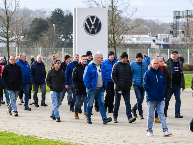 Radnici Folksvagena u Njemačkoj nastavili sa štrajkovima, prijete protestima i u 2025.