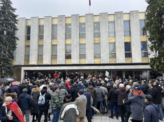 Stanivuković opet nezadovoljan, pridružio se protestu