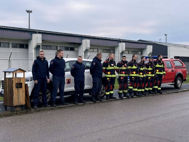 Vatrogasci na Aerodromu - Foto: RTRS