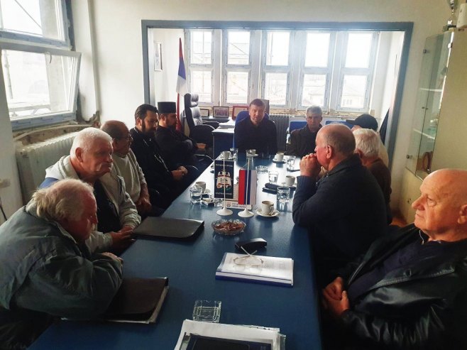 Petrovo - sastanak sa Srbima iz Gornje Brijesnice - Foto: RTRS