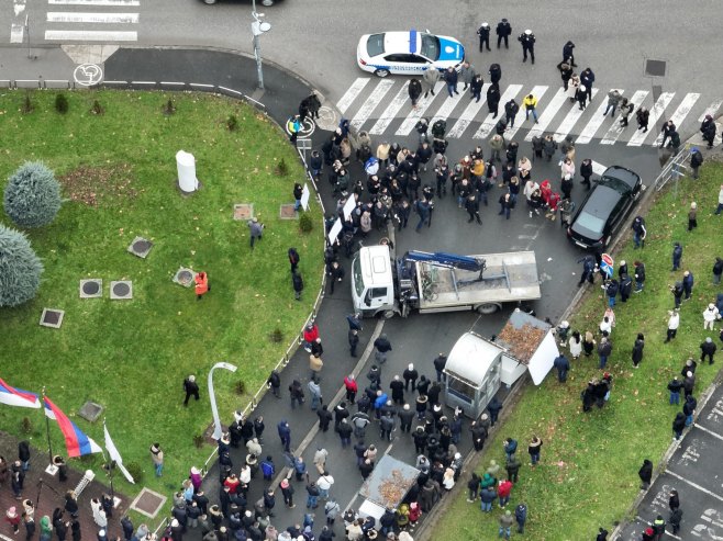 Blokada saobraćajnice - Foto: RTRS