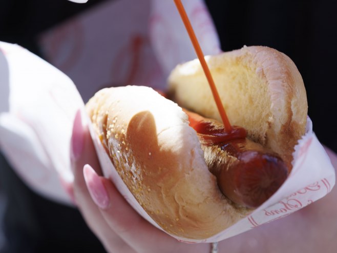 Hot dog (Foto: EPA-EFE/CJ GUNTHER/ilustracija) - 