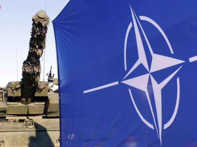 Zastava NATO-a (Foto: EPA/TOMS KALNINS) - 