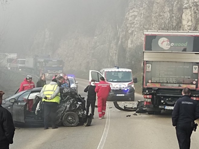 Saobraćajna nezgoda kod Doboja, obustavljen saobraćaj