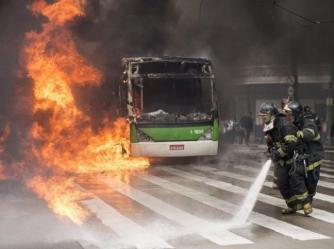 Brazil: U sudaru kamiona i autobusa 22 osobe poginule