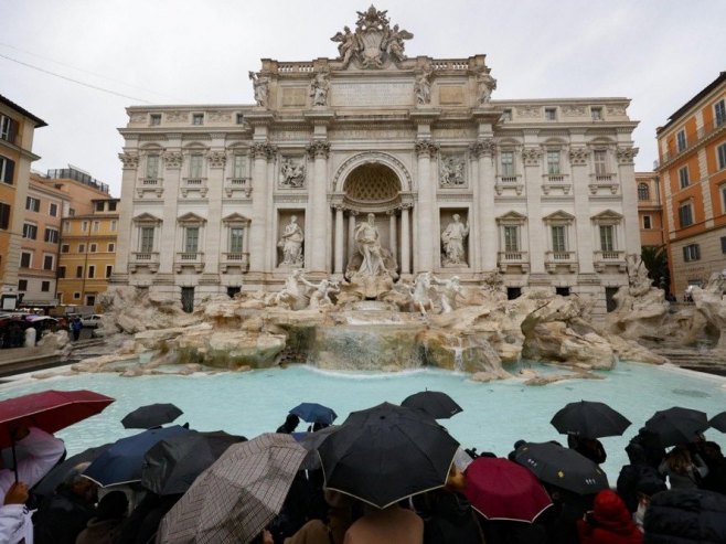 Ponovo otvorena za javnost Fontana di Trevi u Rimu