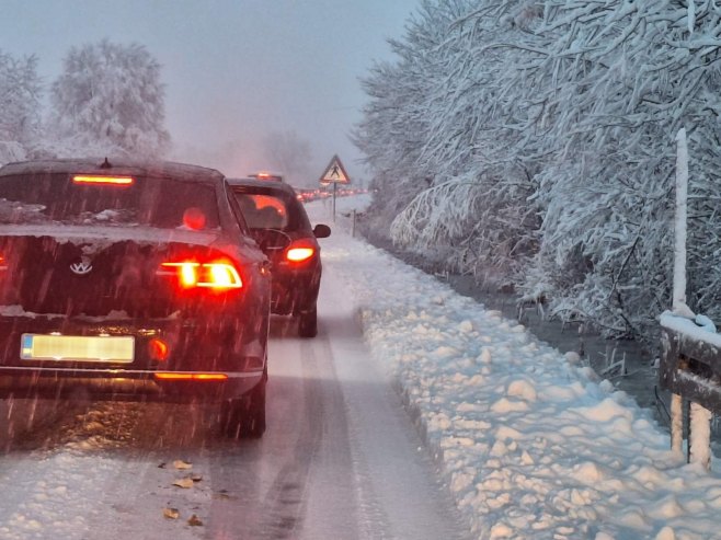 Velike kolone vozila na putu Banjaluka-Prijedor (VIDEO)