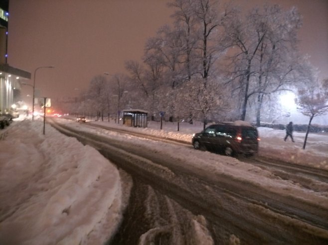 U Banjaluci zbog snijega potpuni kolaps; Zimske službe ponovo zakazale (FOTO)