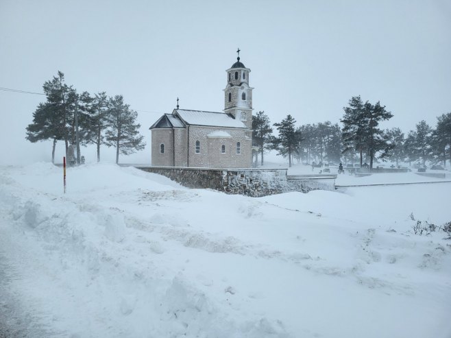 Vanredno u Kupresu, snijeg donio brojne probleme (FOTO/VIDEO)