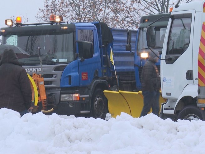 Mehanizacija iz drugih opština stigla u Banjaluku - Foto: RTRS