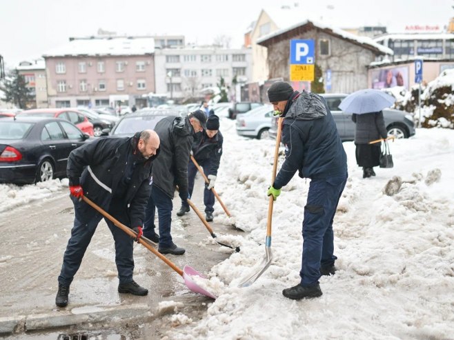 Banjaluka: Molba građanima da ne parkiraju na određene parkinge zbog čišćenja snijega