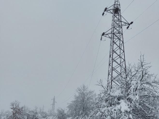 Lopare: Šesti dan od snježnog nevremena, neka sela dobila električnu energiju (FOTO/VIDEO)