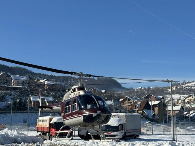 Helikopterski servis dostavio hranu i lijekove za dvije porodice kod Mrkonjić Grada