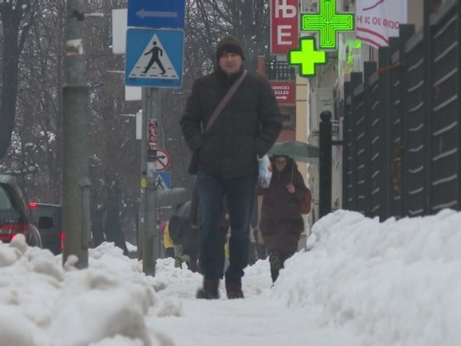 Banjaluka okovana ledom: Trotoari kao staklo, sve više pacijenata sa lomovima (VIDEO)