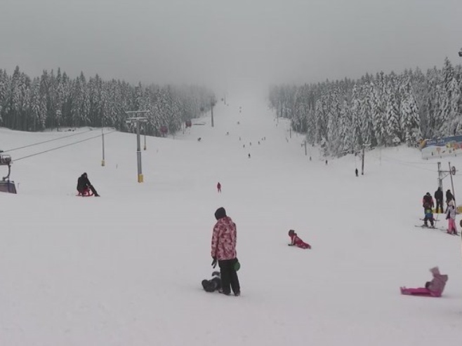 Od danas na Јahorini na raspolaganju dvije nove staze i ski lift Trnovo (VIDEO)