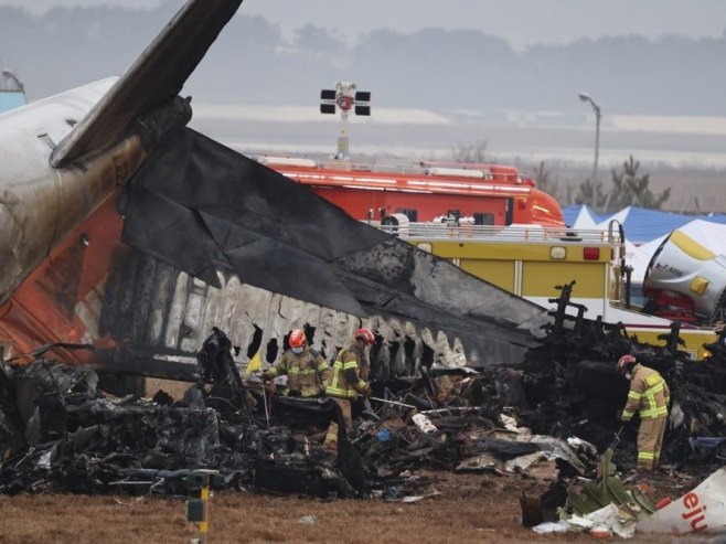 Olupina južnokorejskog Boinga 737 (Foto: EPA-EFE/HAN MYUNG-GU) - 