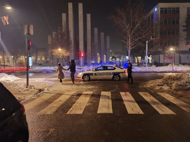 Oglasili se iz UKC-a o stanju dječaka na kojeg je pao snijeg sa banjalučke Gradske uprave (VIDEO)