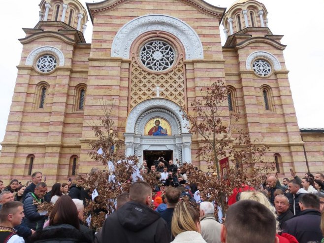 Banjalučani u hramovima i domovima praznuju Badnji dan (FOTO/VIDEO)