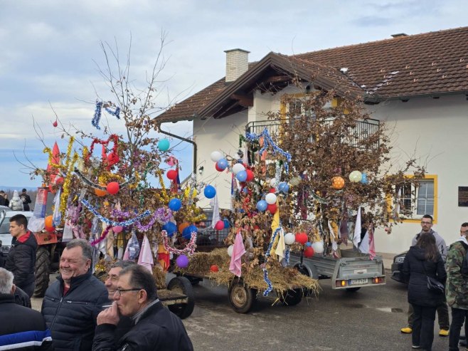 Badnji dan se praznuje i na Vučijaku; Služena liturgija (FOTO)