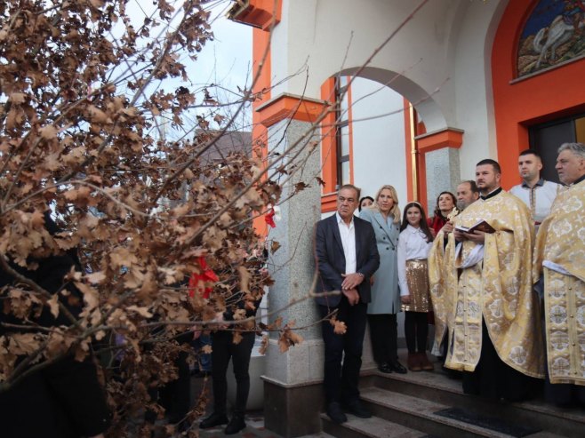 Bogosluženje i osveštanje badnjaka na Paprikovcu, prisustvuje Cvijanović (VIDEO)