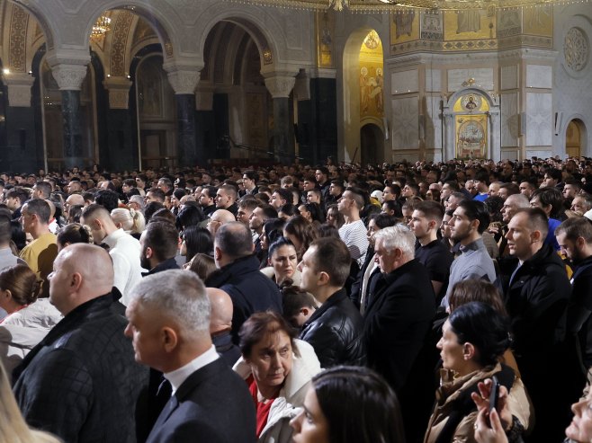 Pravoslavni vernici slave Božić, Hram Svetog Save u Beogradu (foto: TANJUG/ MARKO ĐOKOVIĆ) - 