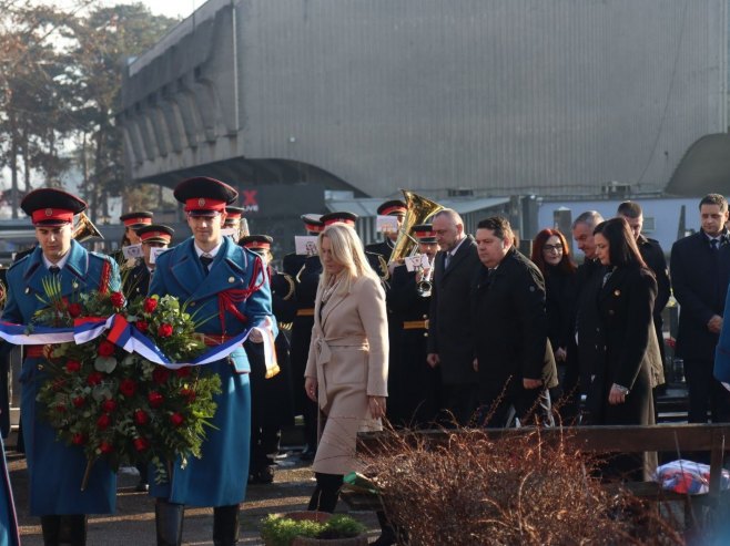 Položeni vijenci na Spomenik palim borcima Republike Srpske (FOTO)