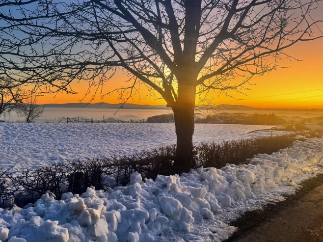 U petak pretežno oblačno