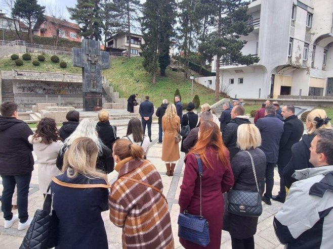 Odata počast borcima poginulim u odbrambeno-otadžbinskom ratu - Foto: RTRS