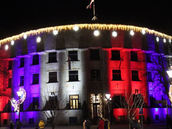 Palata Republike i Banski dvor u bojama zastave Srpske (FOTO)