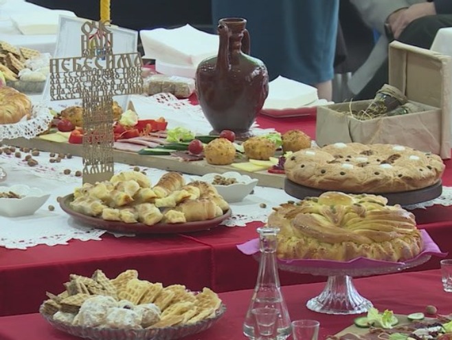 Festival božićnog kolača "Česnice" u Foči; Čuvati tradiciju i nasljeđe (VIDEO)