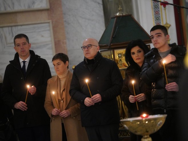 Pomen Oliveru Ivanoviću (Foto: TANJUG/ NEMANJA JOVANOVIĆ/ bs) - 