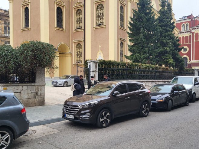 Svakodnevne blokade ulaza u zgradu Mitropolije u Sarajevu (FOTO)