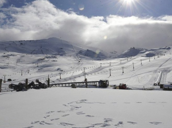 Skijalište (foto: EPA/MIGUEL ANGEL MOLINA) - 