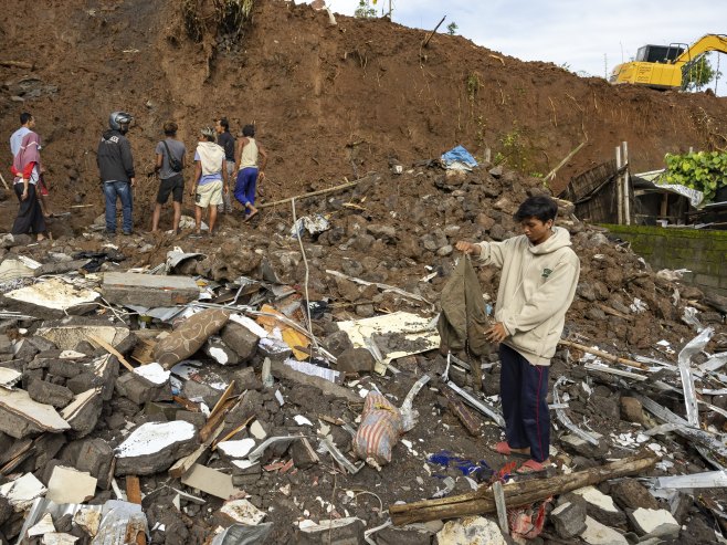 Klizište u Indoneziji (Foto: EPA-EFE/MADE NAGI) - 