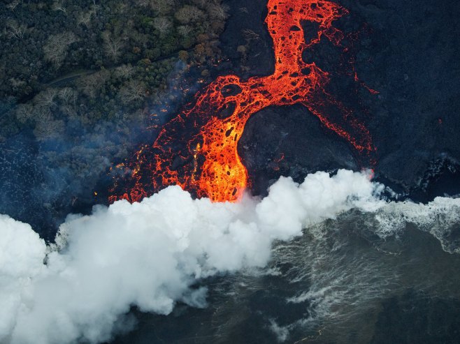 Erupcija vulkana (Foto: EPA-EFE/BRUCE OMORI/PARADISE HELICOPTERS/ilustracija) - 