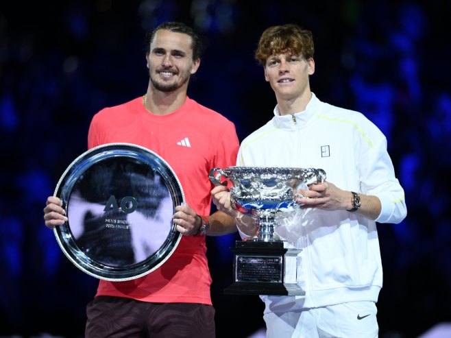 Aleksandar Zverev i Јanik Siner (Foto: EPA-EFE/JOEL CARRETT AUSTRALIA AND NEW ZEALAND OUT) - 