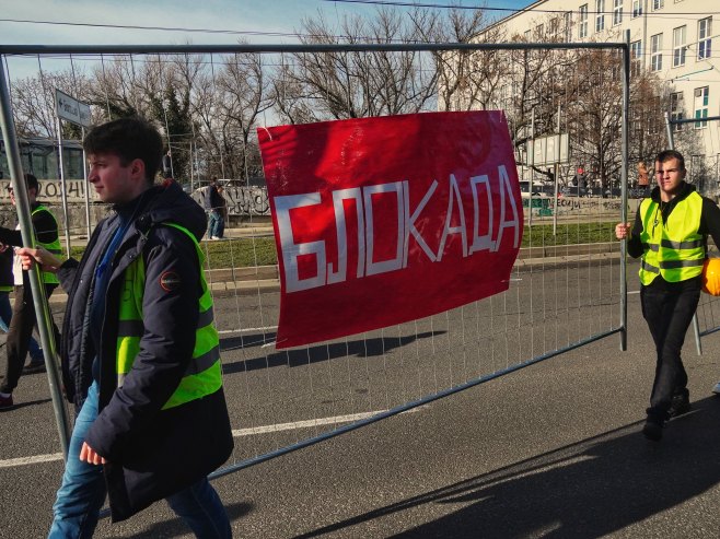 Studenti stigli na Autokomandu, počela 24-časovna blokada (FOTO)