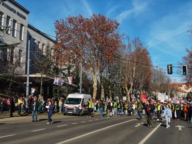 Studenti u blokadi krenuli iz Beograda pješke u Novi Sad