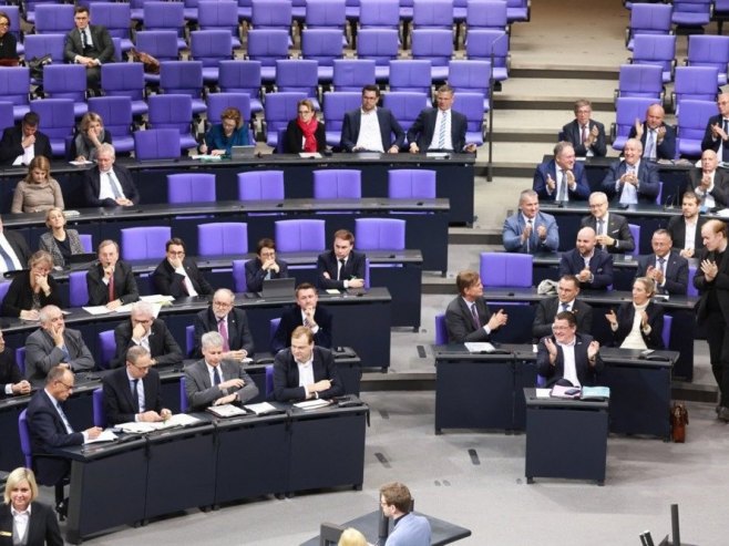 Njemački parlament (Foto: EPA/CLEMENS BILAN) - 